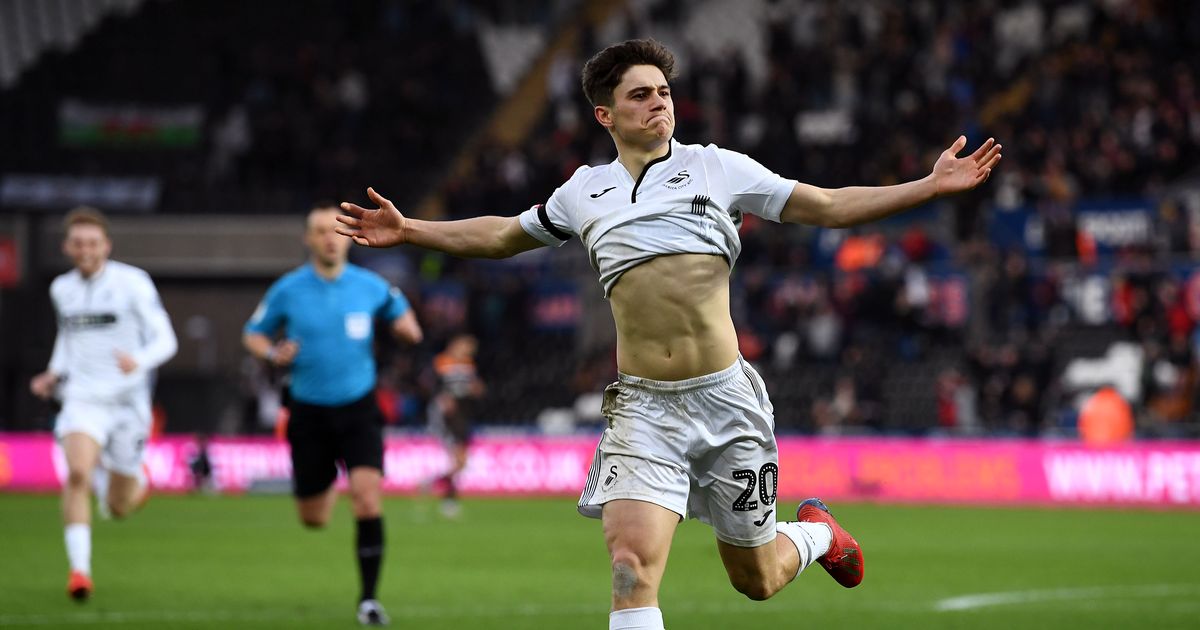 Daniel James celebrates scoring against Brentford