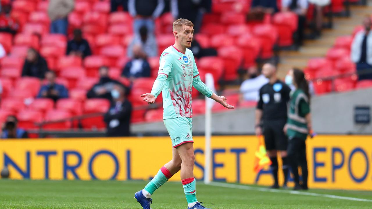 Jay Fulton sent off in Play-Off Final