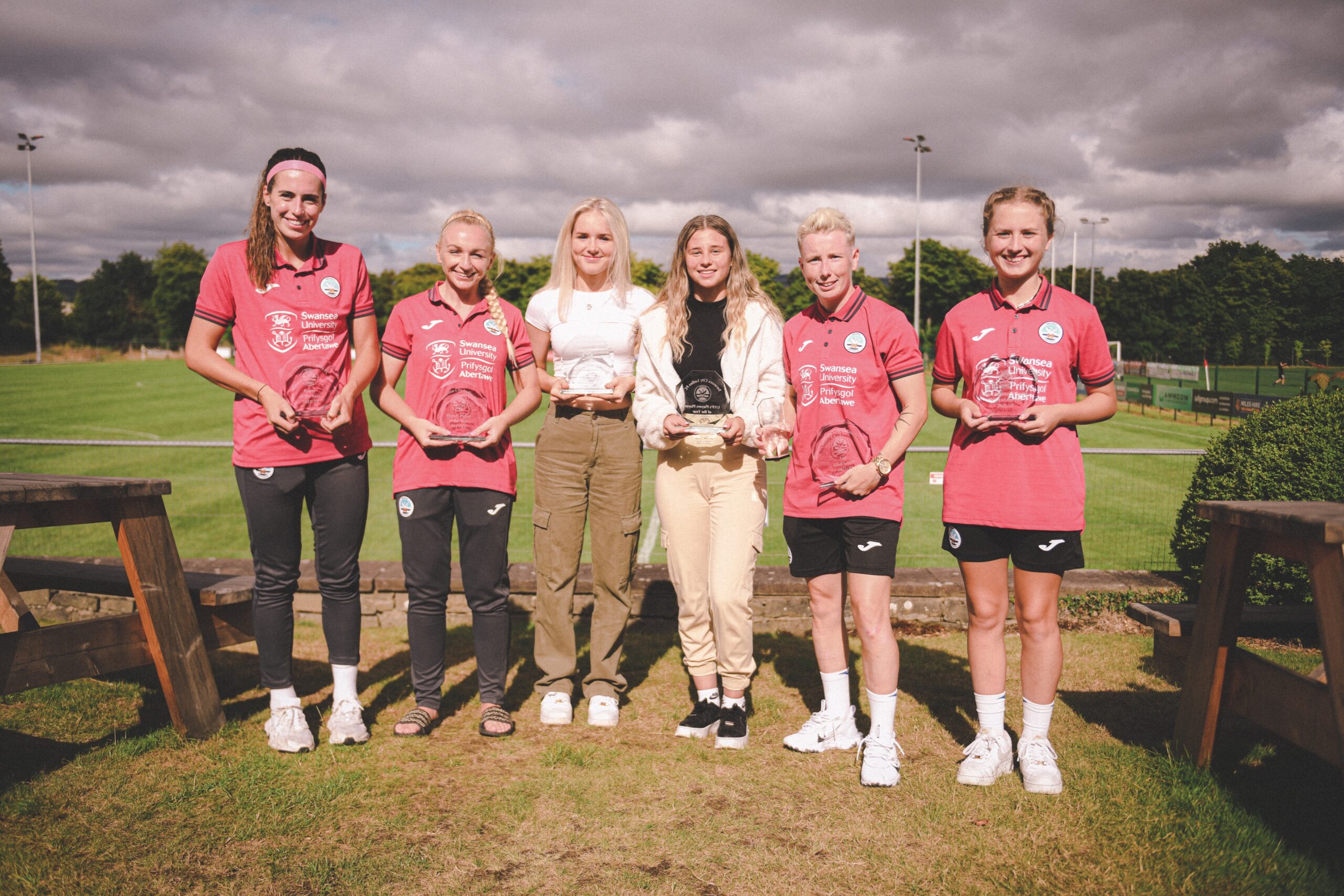 Swans Ladies Award Winners 2021-2022