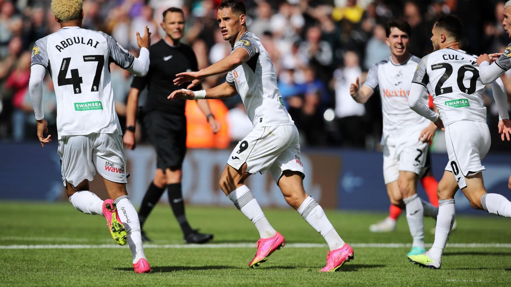 Jerry Yates celebrates his first Swans league goal