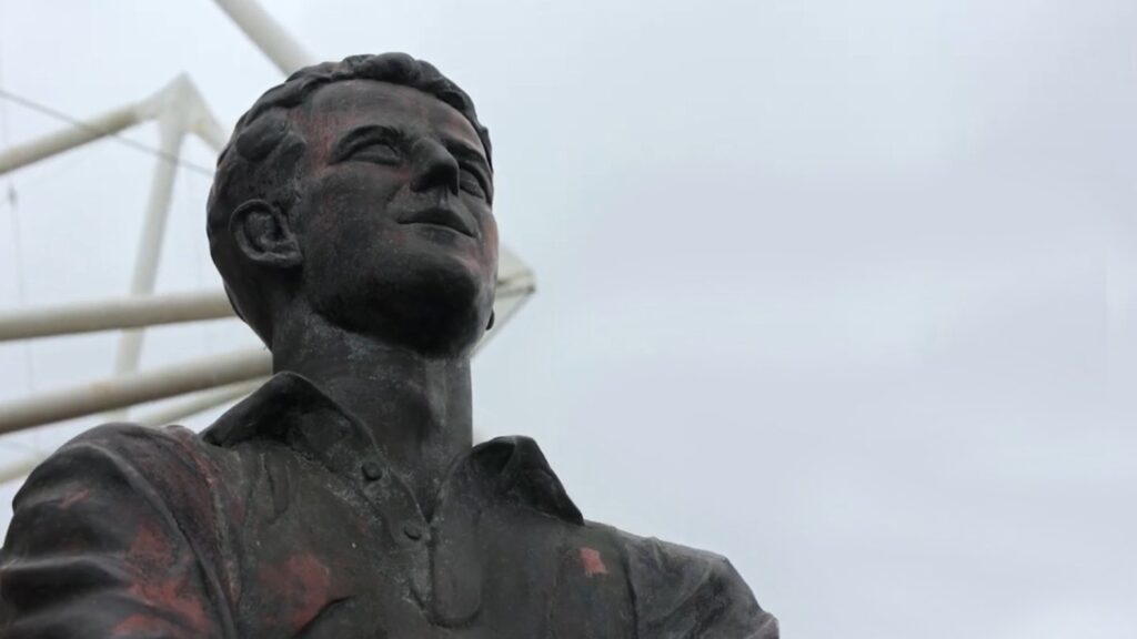 Ivor Allchurch Statue