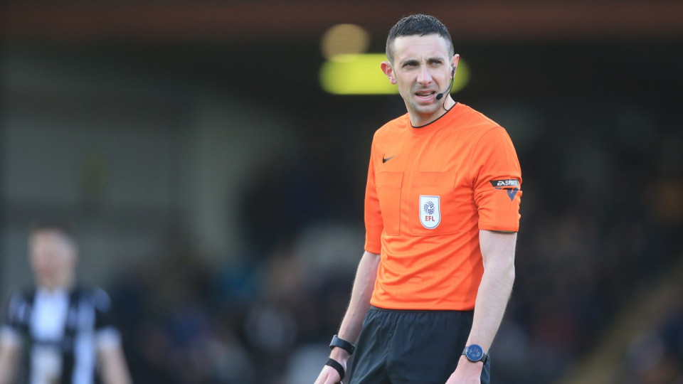 Referee Tom Reeves